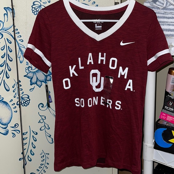 Nike Tops - Nike Oklahoma Sooners shirt